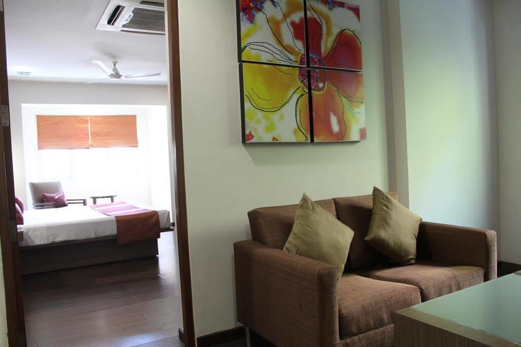 The Lotus Apartment Hotel, Venkatraman Street Ченнаи Экстерьер фото